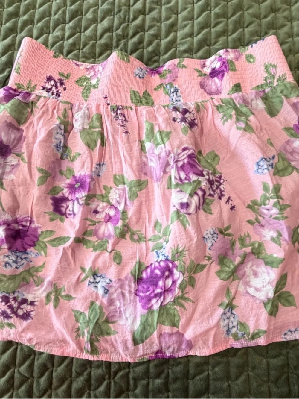 Charlotte‎ Russe pink floral mini skirt elastic waist size medium